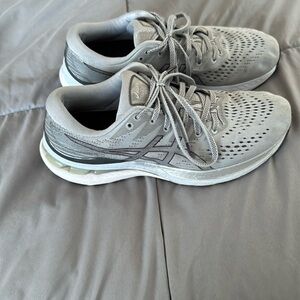 ASICS size 9 grey women’s running shoes in excellent condition